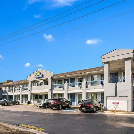 Days Inn By Wyndham Raleigh Glenwood-Crabtree Exterior foto