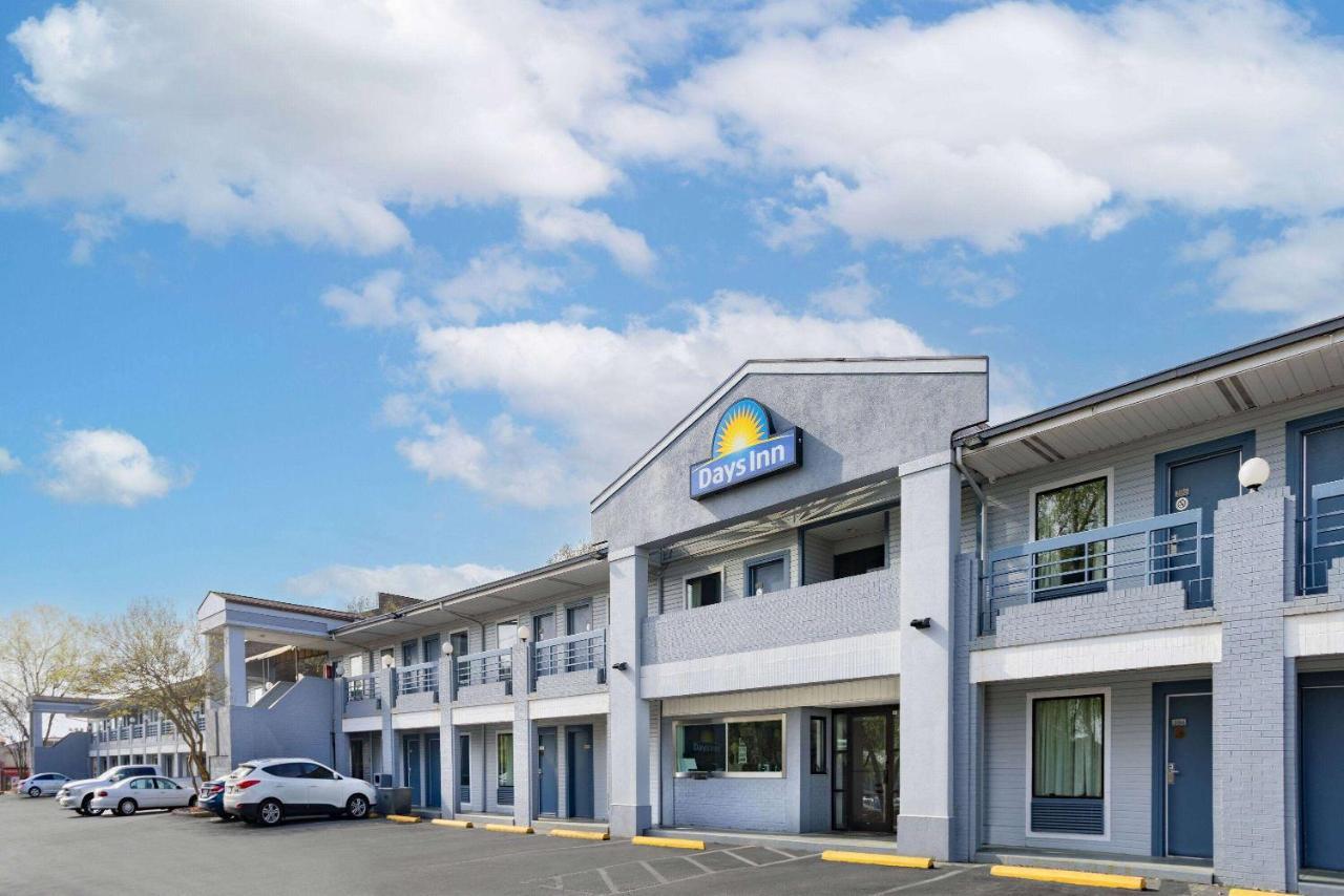 Days Inn By Wyndham Raleigh Glenwood-Crabtree Exterior foto