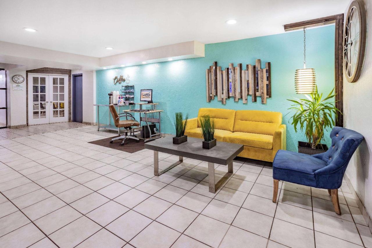 Days Inn By Wyndham Raleigh Glenwood-Crabtree Exterior foto