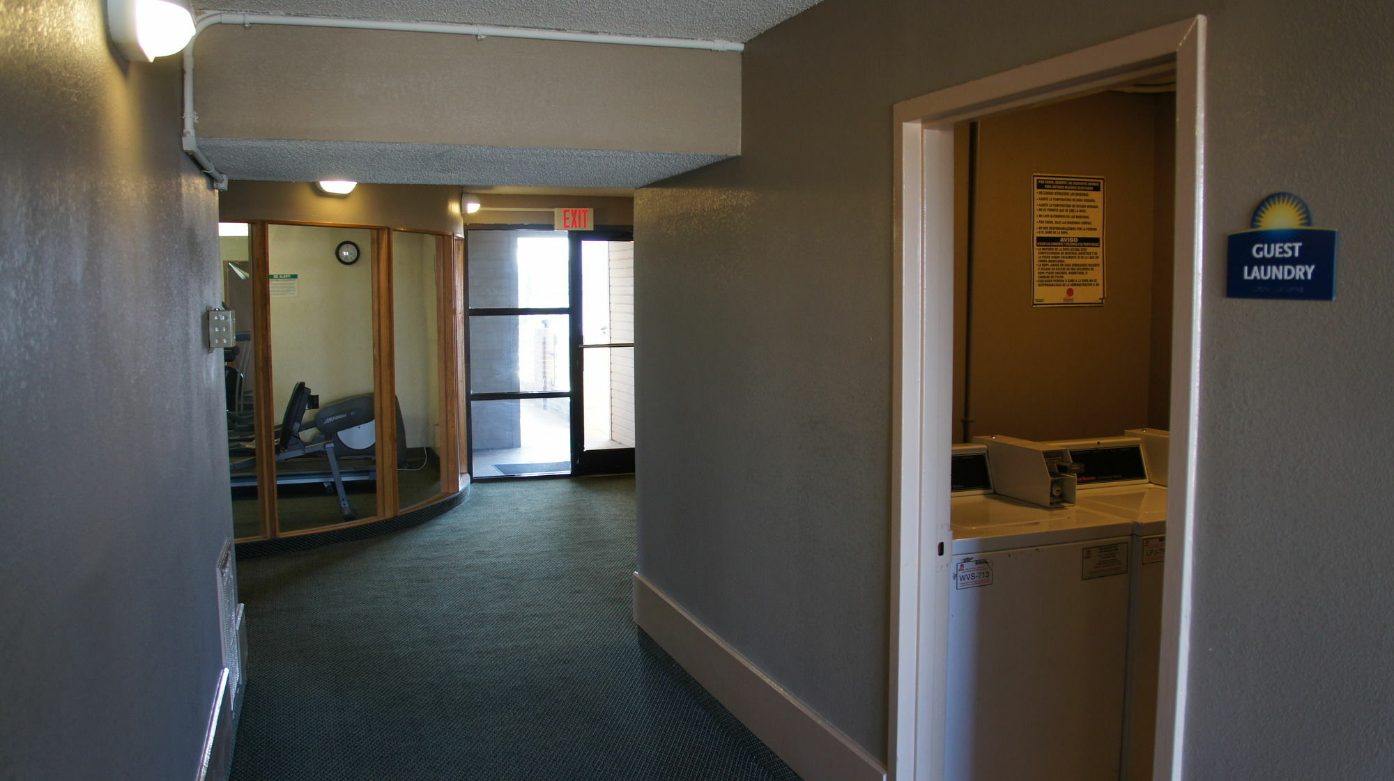 Days Inn By Wyndham Raleigh Glenwood-Crabtree Exterior foto