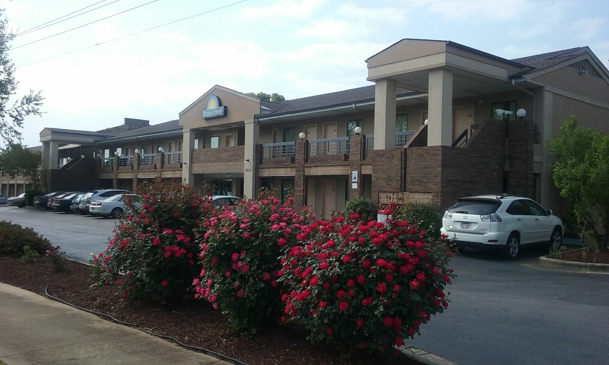 Days Inn By Wyndham Raleigh Glenwood-Crabtree Exterior foto