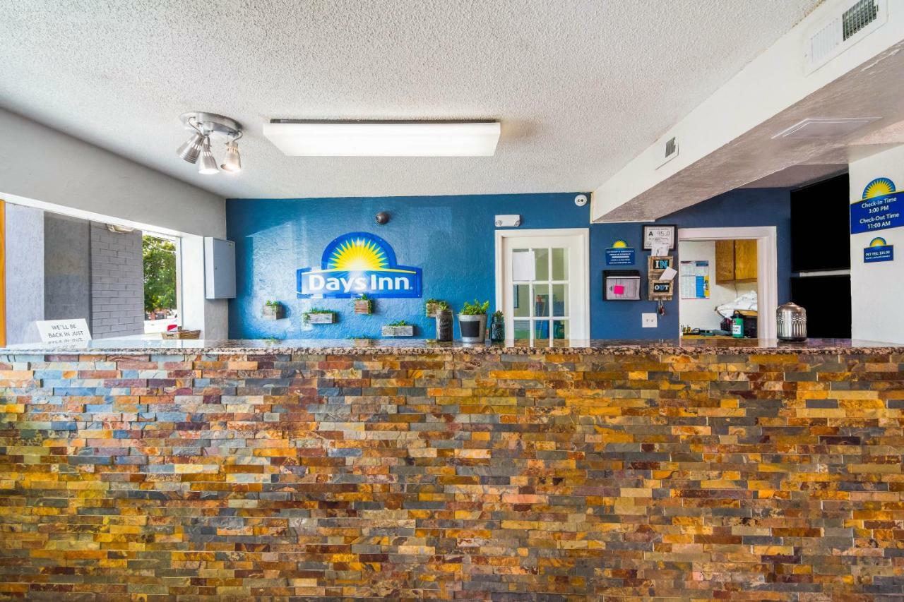 Days Inn By Wyndham Raleigh Glenwood-Crabtree Exterior foto